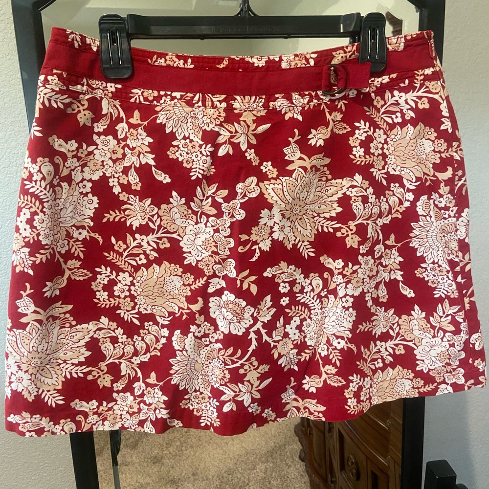 Josephine Chaus Red and White Floral Skort size 12